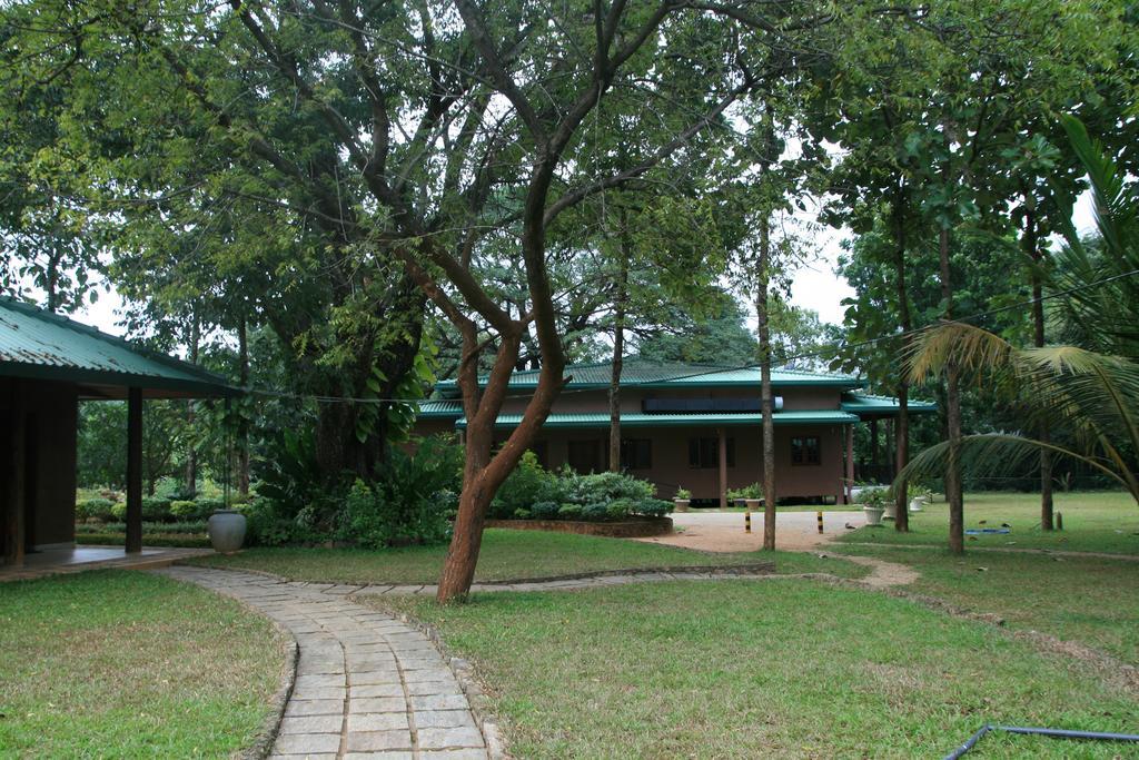Grand & Gangula Hotel Dambulla Bagian luar foto