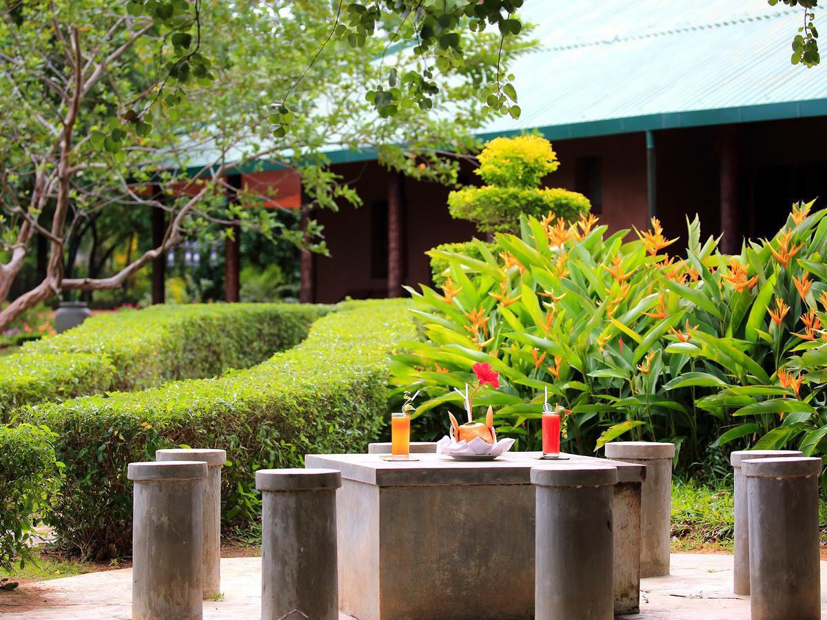 Grand & Gangula Hotel Dambulla Bagian luar foto