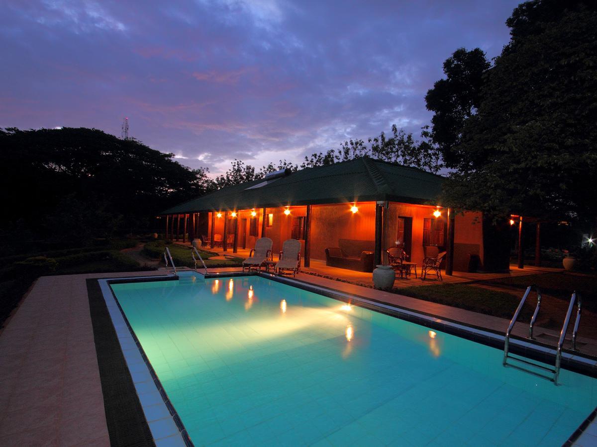 Grand & Gangula Hotel Dambulla Bagian luar foto