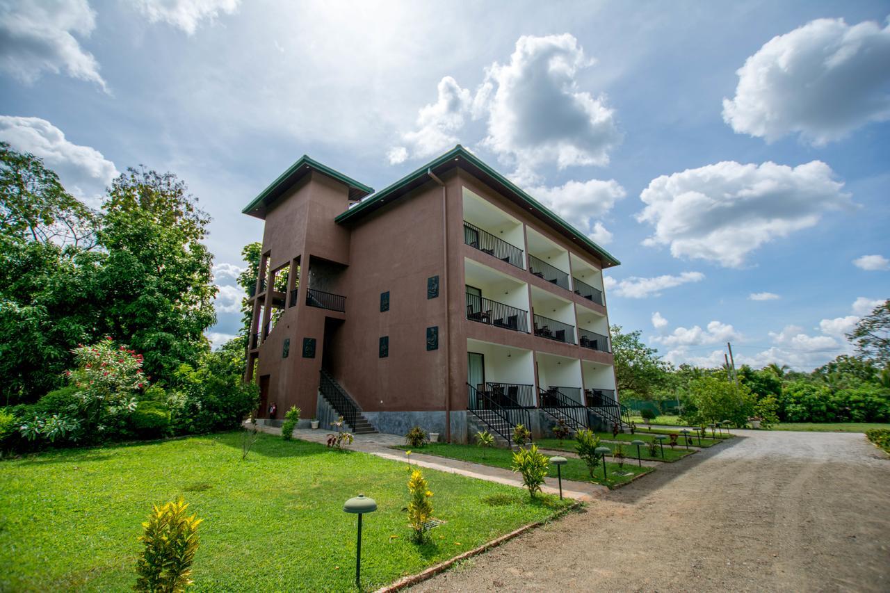 Grand & Gangula Hotel Dambulla Bagian luar foto