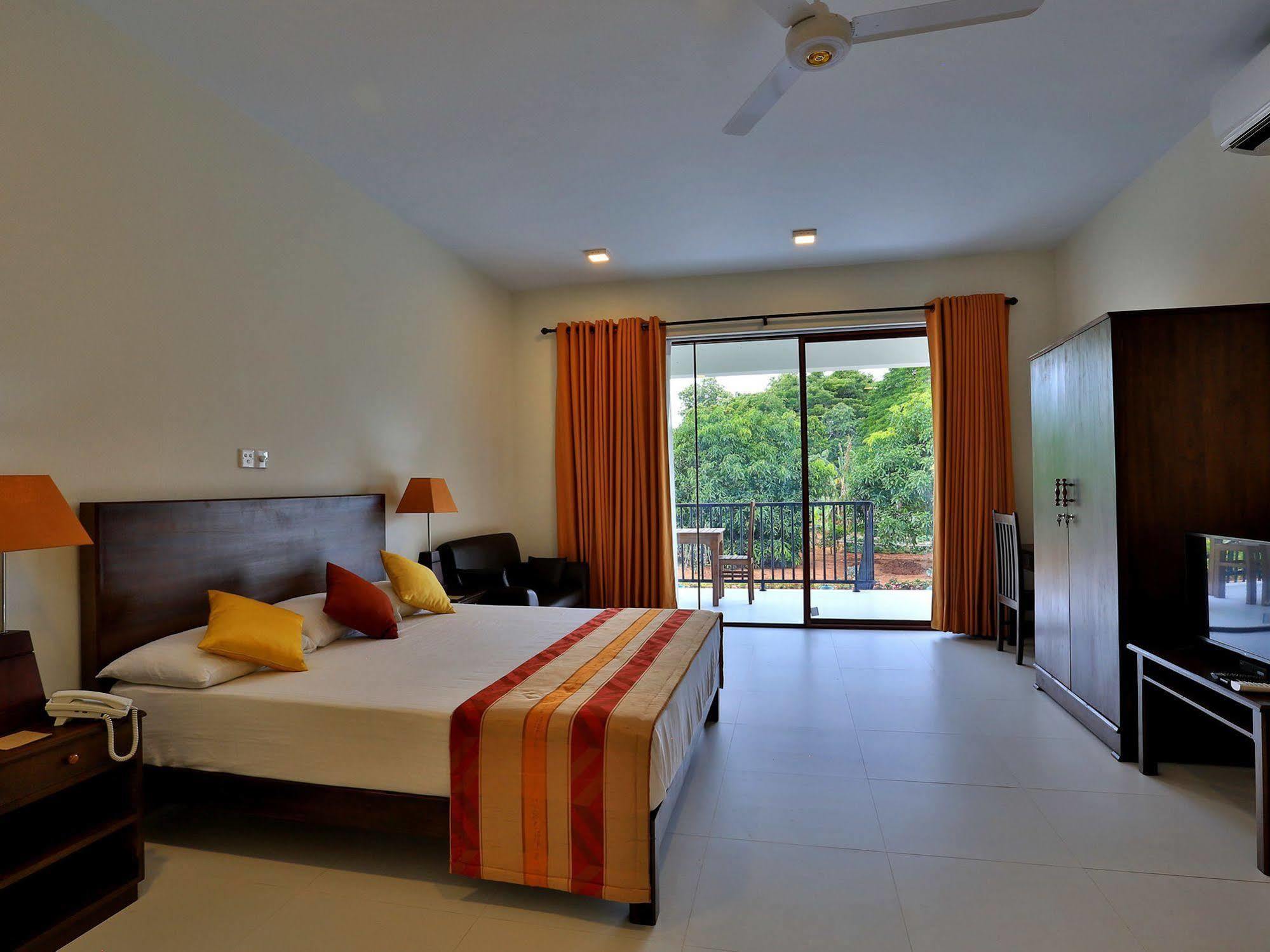 Grand & Gangula Hotel Dambulla Bagian luar foto