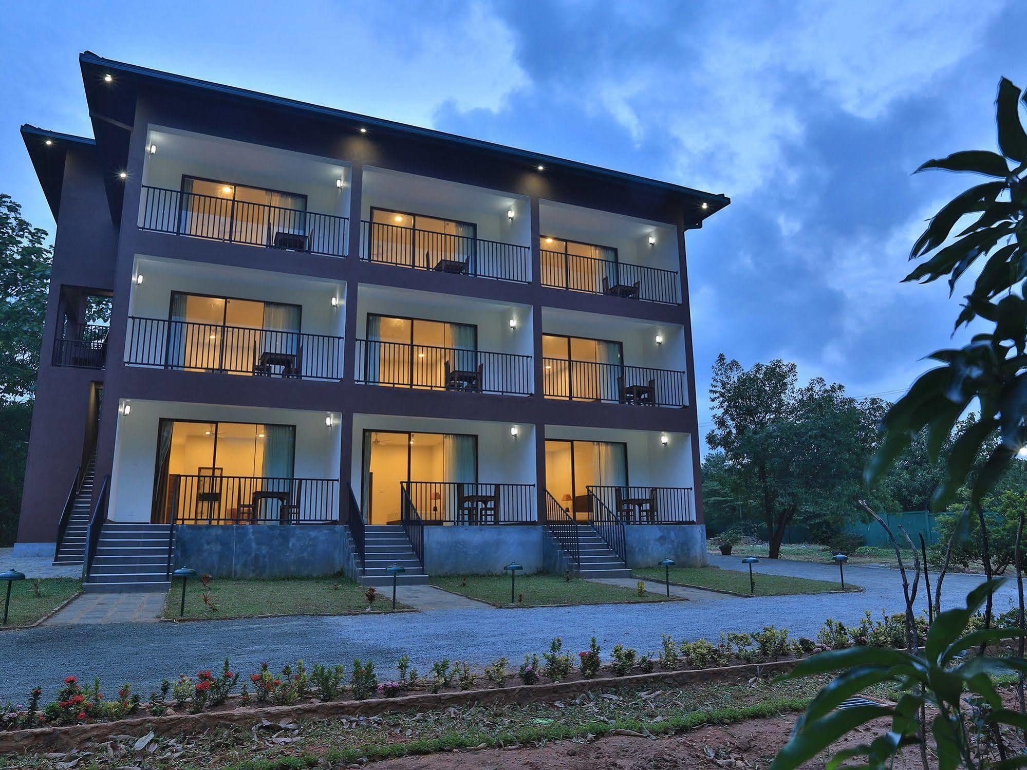 Grand & Gangula Hotel Dambulla Bagian luar foto