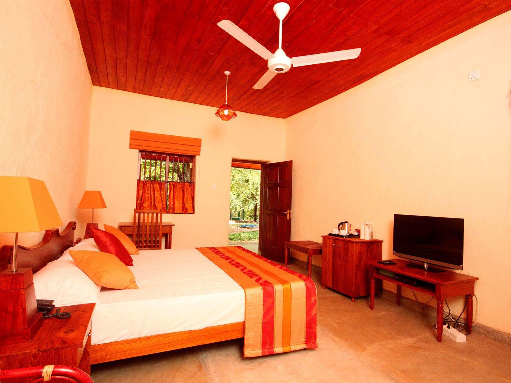 Grand & Gangula Hotel Dambulla Bagian luar foto