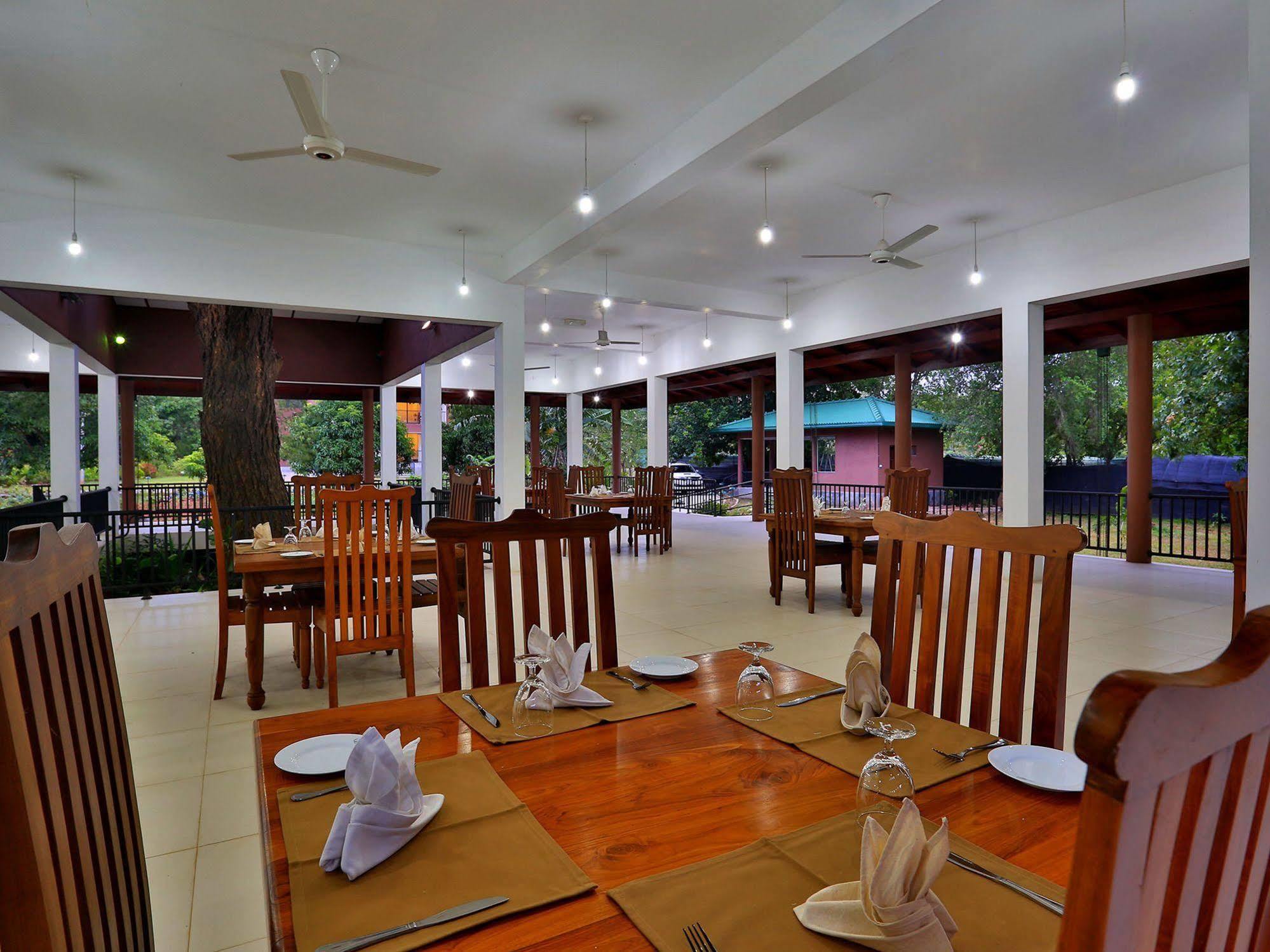 Grand & Gangula Hotel Dambulla Bagian luar foto