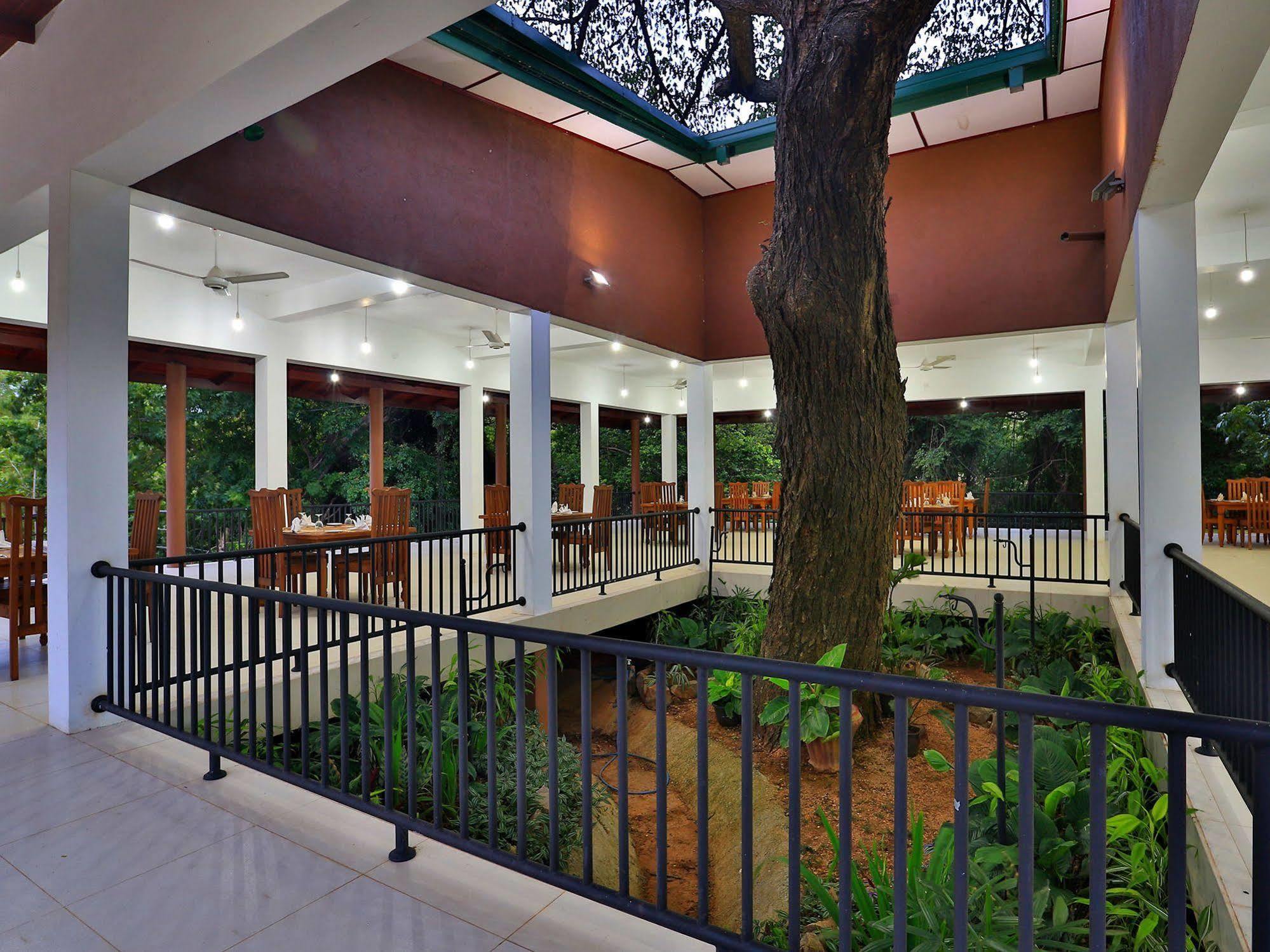 Grand & Gangula Hotel Dambulla Bagian luar foto