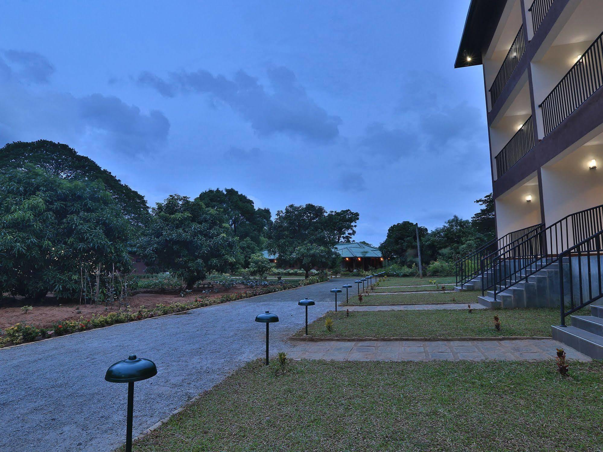 Grand & Gangula Hotel Dambulla Bagian luar foto