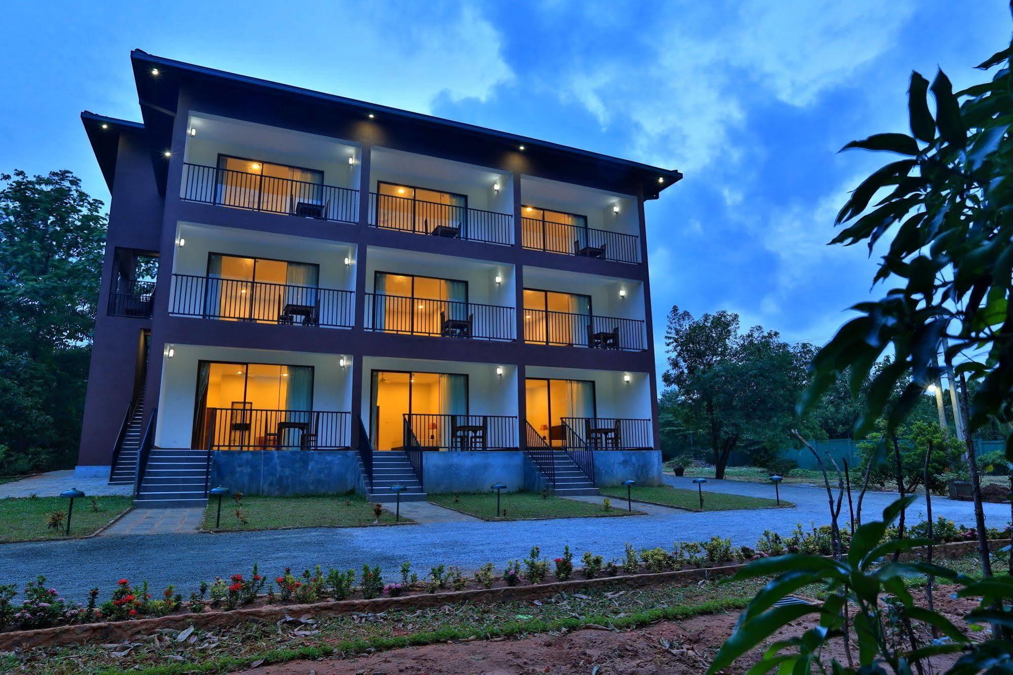 Grand & Gangula Hotel Dambulla Bagian luar foto