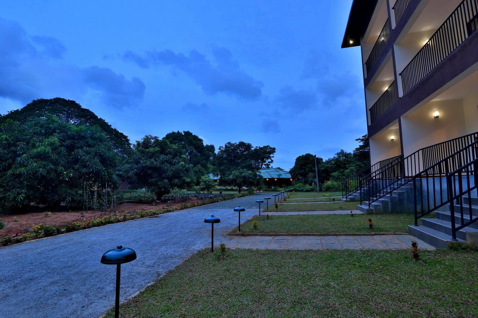 Grand & Gangula Hotel Dambulla Bagian luar foto