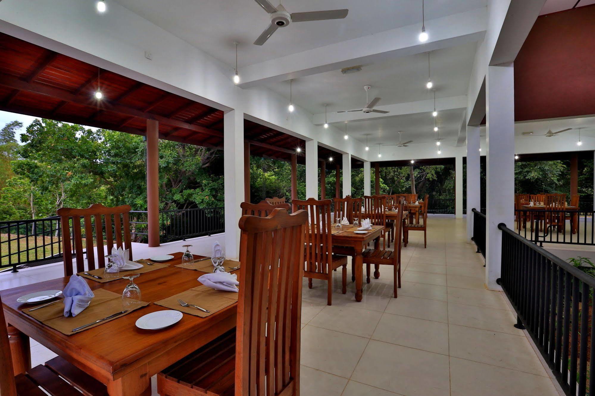 Grand & Gangula Hotel Dambulla Bagian luar foto