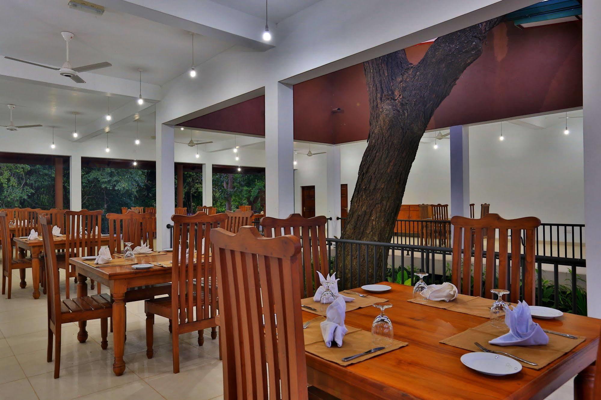 Grand & Gangula Hotel Dambulla Bagian luar foto