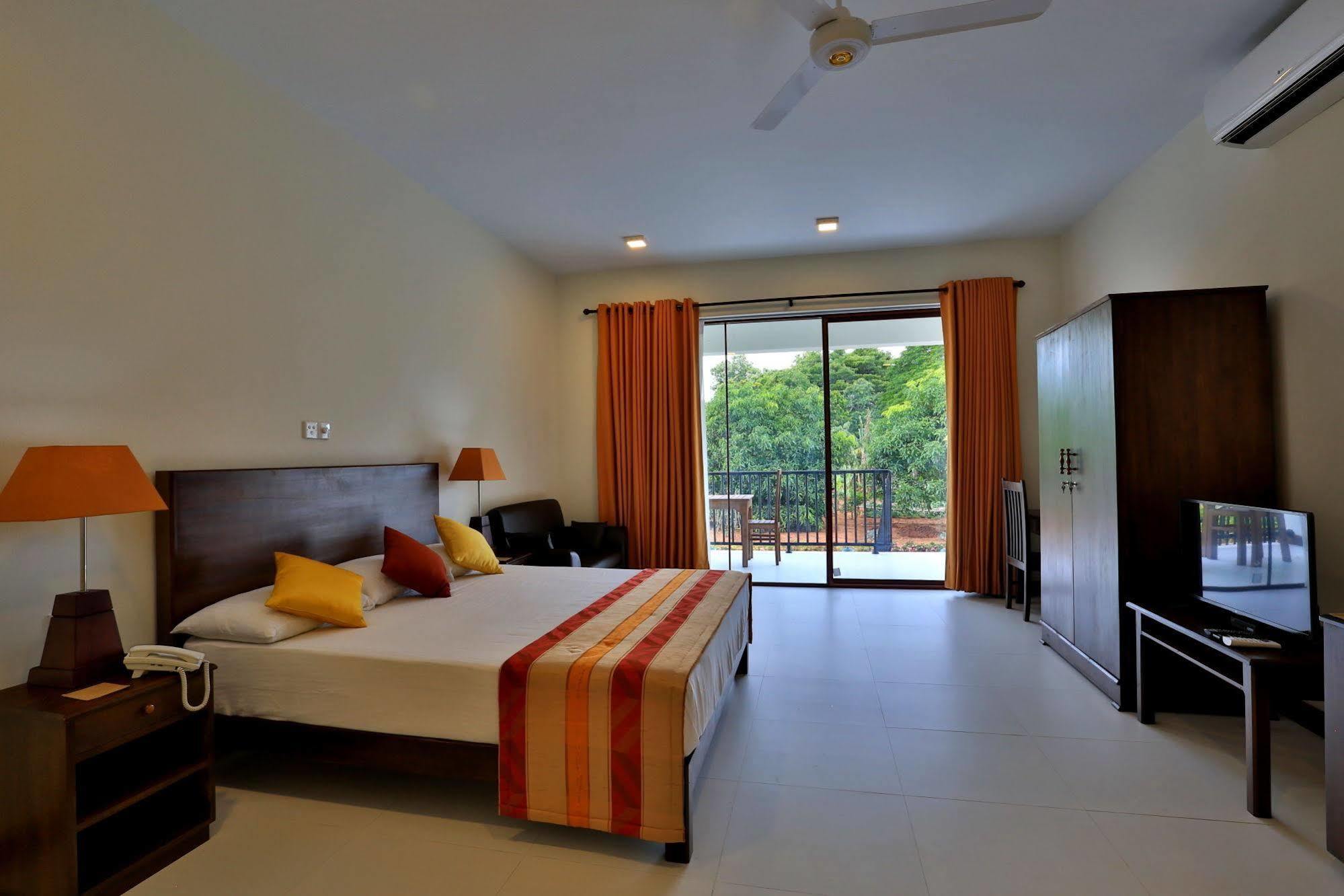 Grand & Gangula Hotel Dambulla Bagian luar foto
