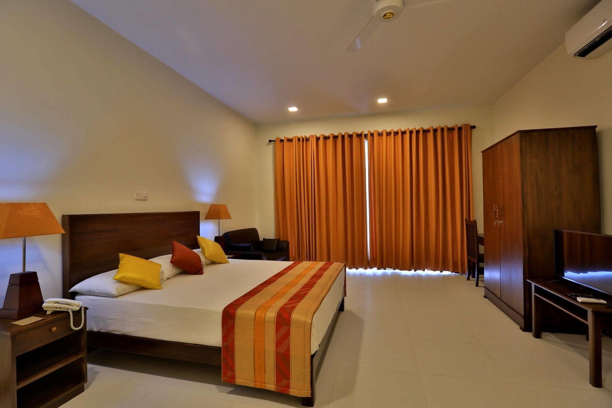 Grand & Gangula Hotel Dambulla Bagian luar foto