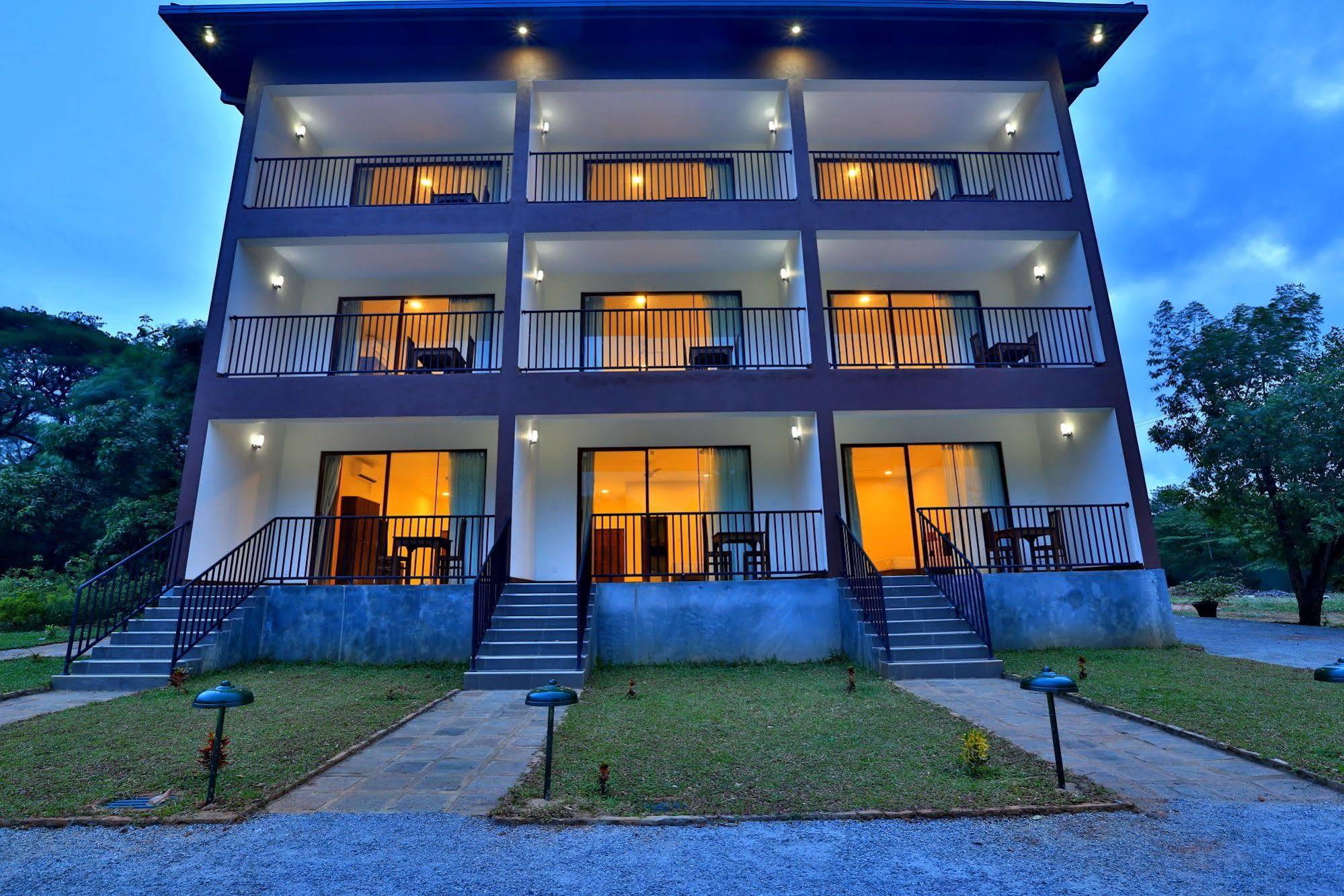 Grand & Gangula Hotel Dambulla Bagian luar foto