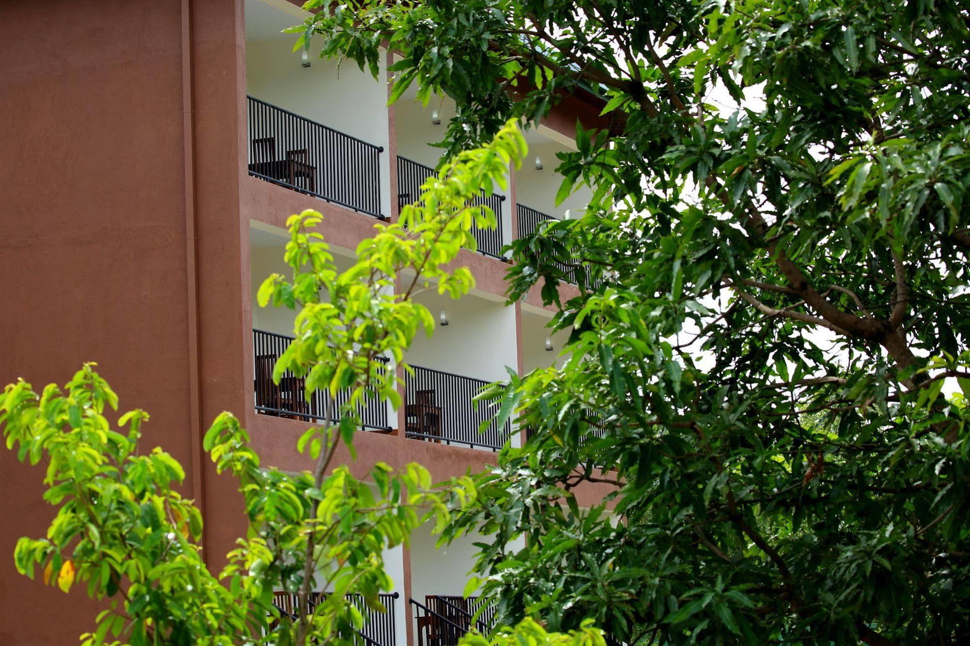 Grand & Gangula Hotel Dambulla Bagian luar foto