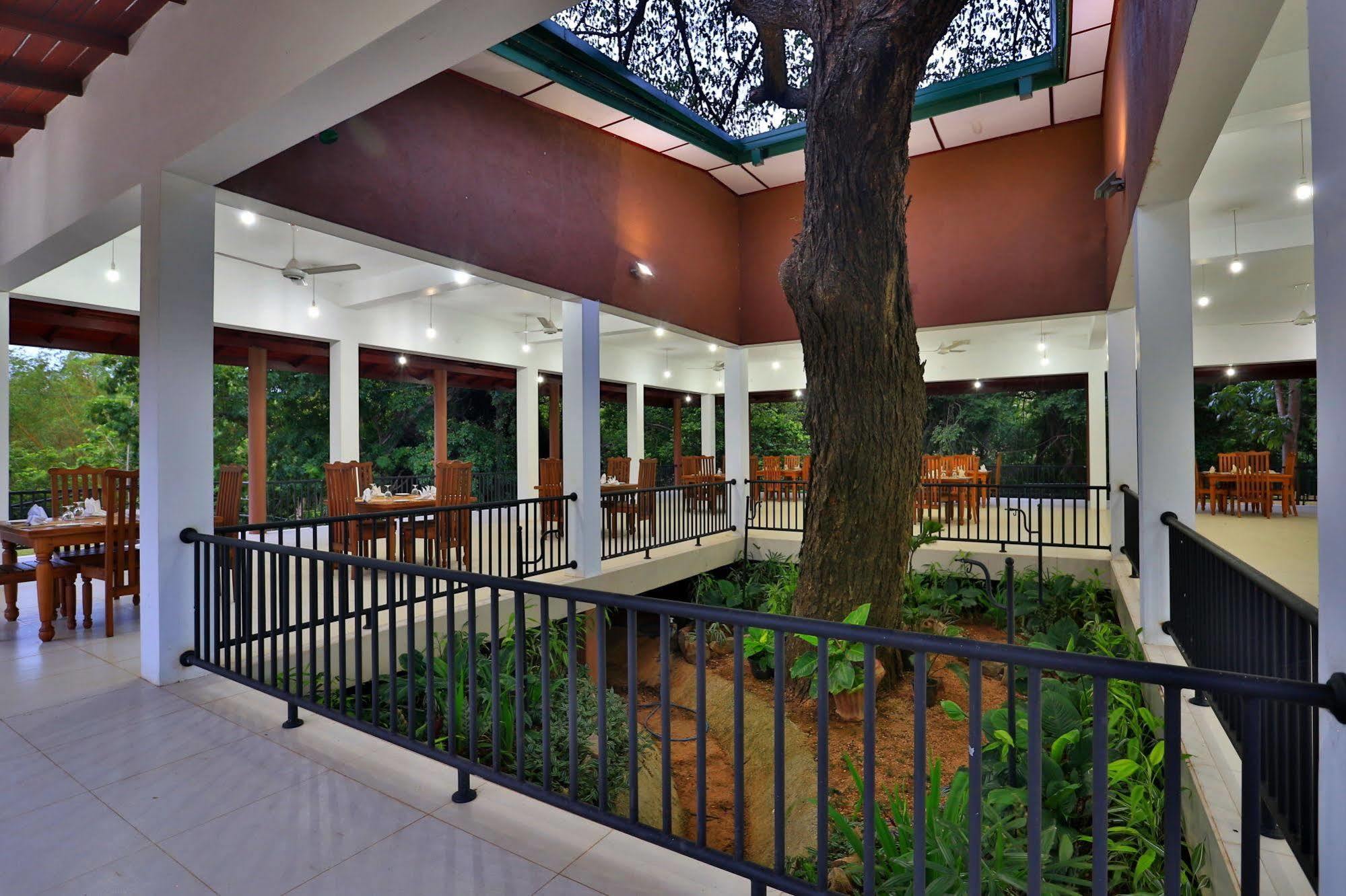 Grand & Gangula Hotel Dambulla Bagian luar foto